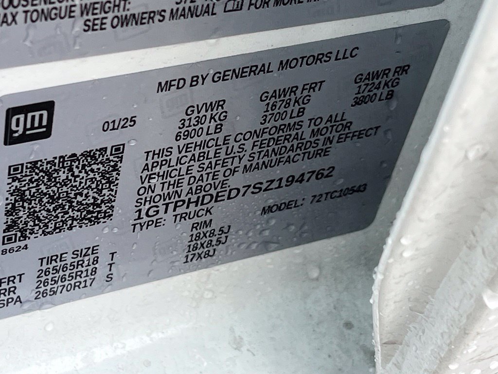 Used 2025 White GMC SLT image 19