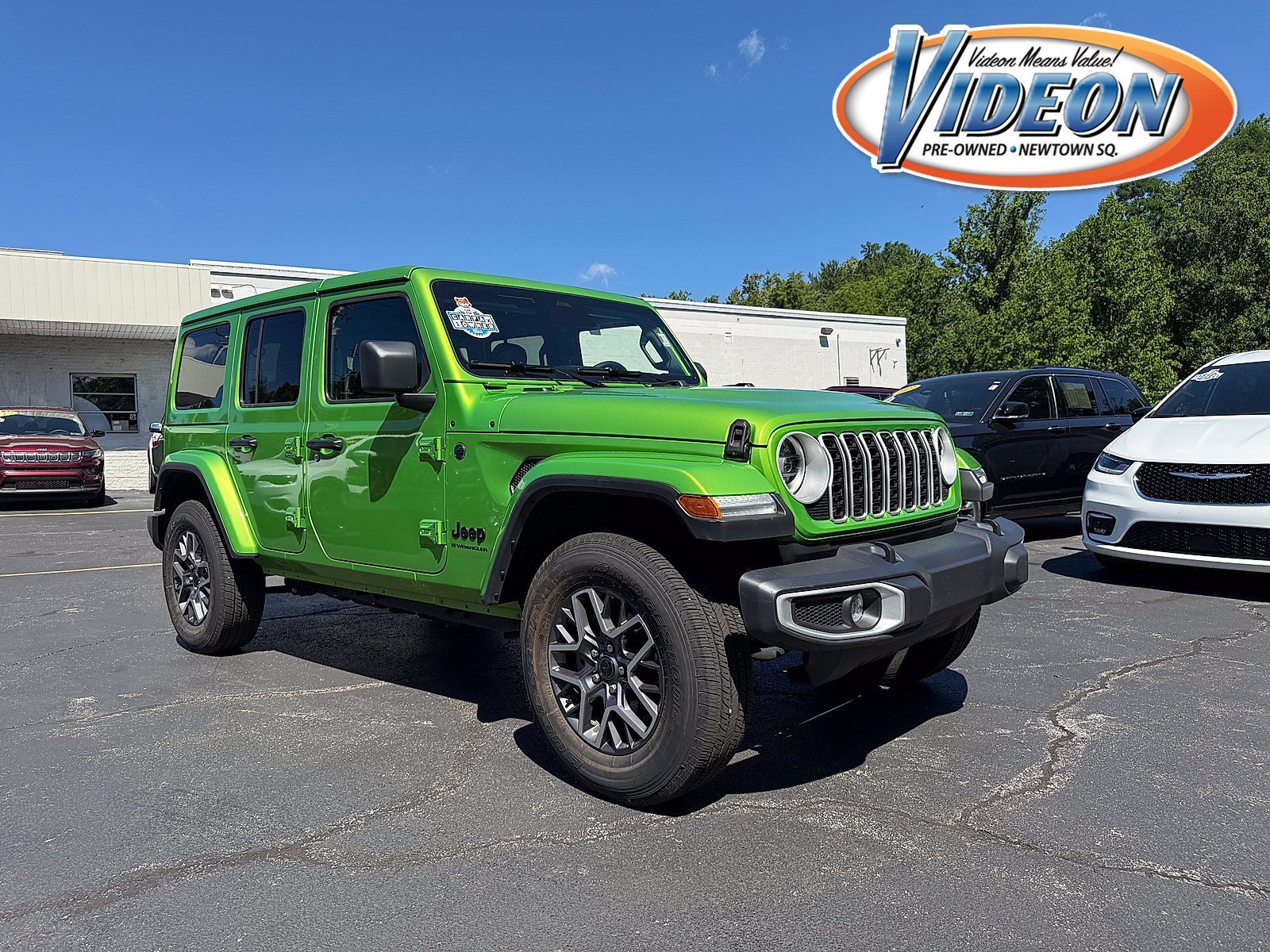 Used 2026 Mojito Clearcoat Jeep Sahara image 1