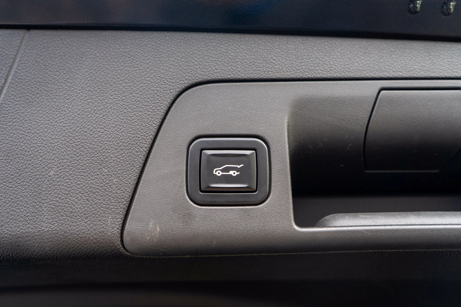Used 2021 Ebony Twilight Metallic Buick Essence image 10