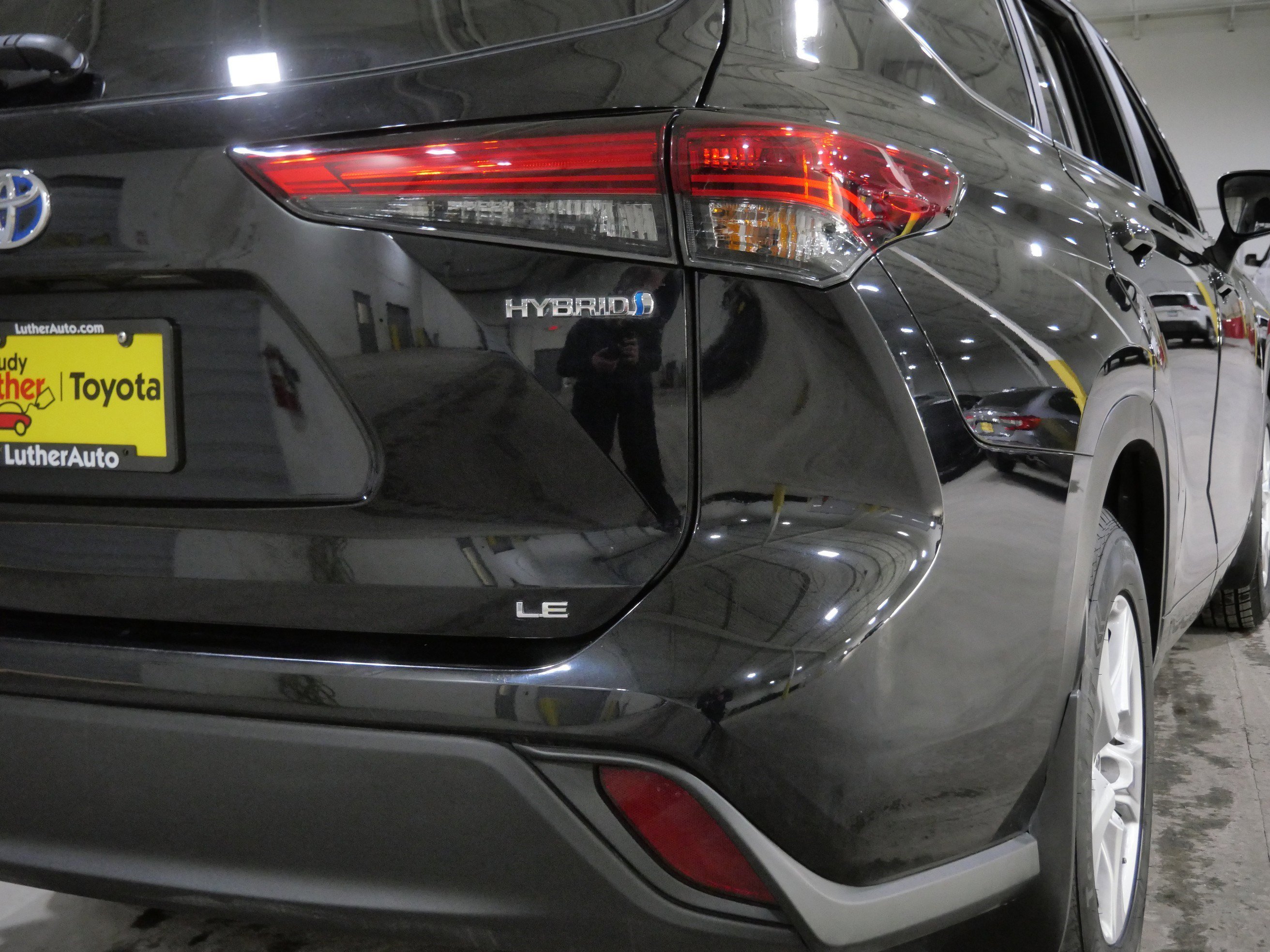 2023 Toyota Highlander LE - Photo 17