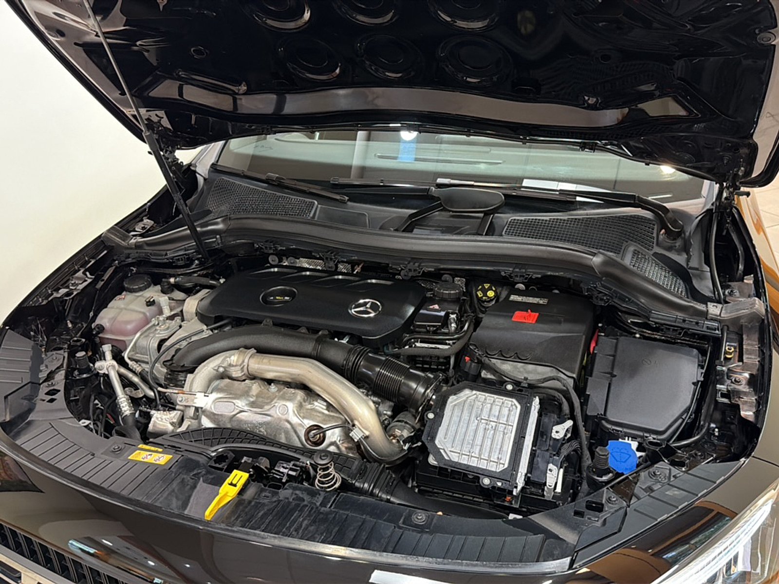 Used 2025 Night Black Mercedes-Benz 4MATIC® image 26