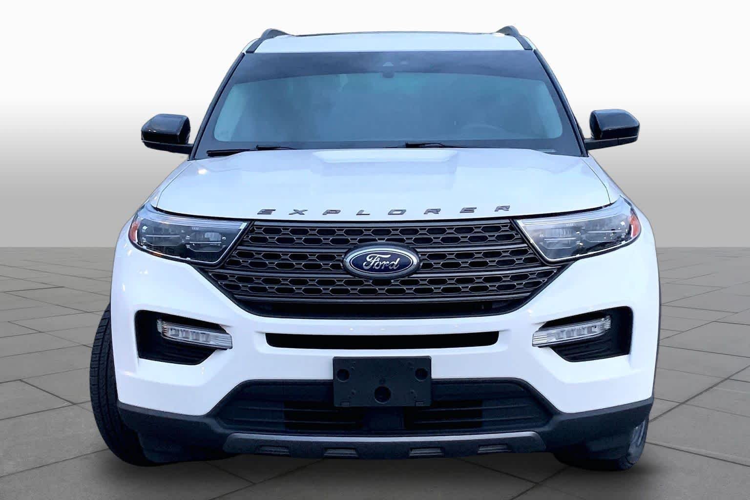 Used 2022 Star White Metallic Tri-Coat Ford XLT image 3
