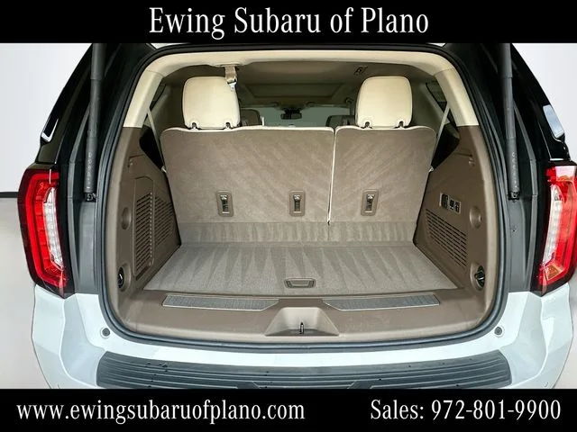 Used 2023 White GMC Denali image 28