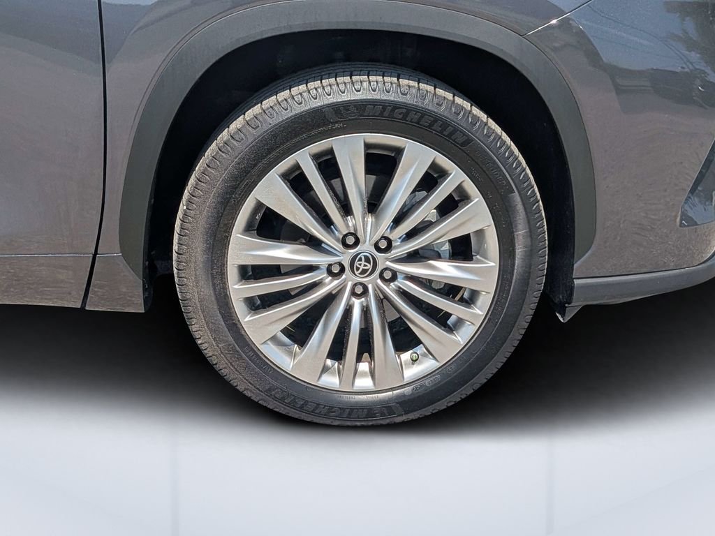 Used 2023 Gray Toyota Platinum image 15