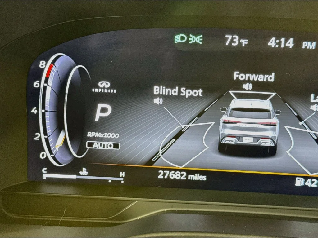 Certified Used 2024 Black INFINITI LUXE image 17
