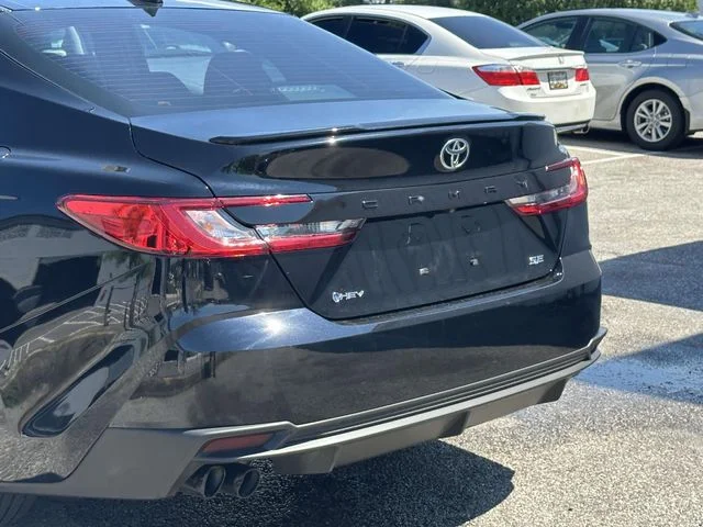 2025 Toyota Camry SE - Photo 10