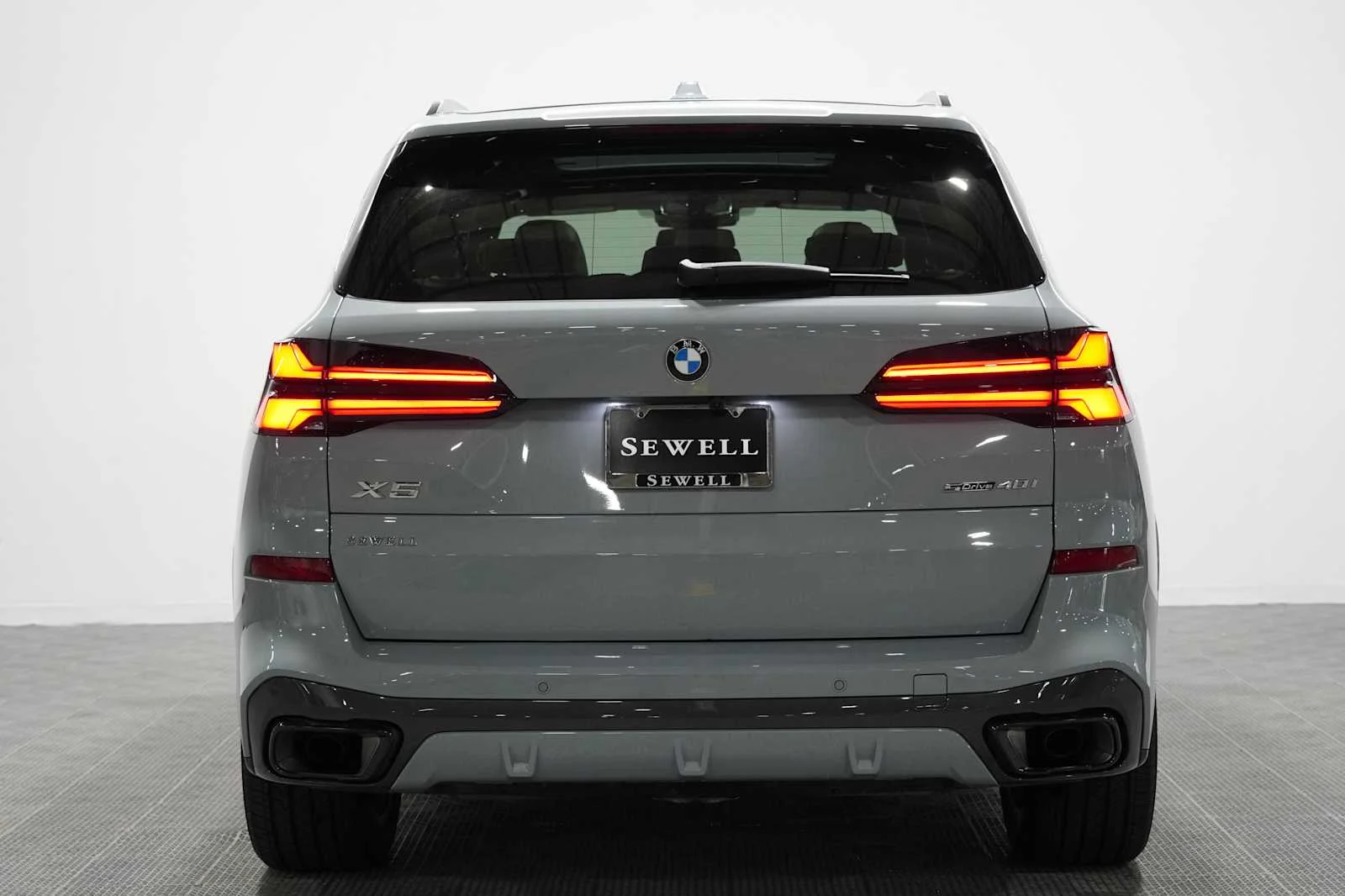 Used 2026 Brooklyn Grey Metallic BMW sDrive40i image 5