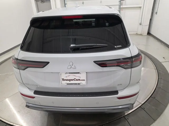 New 2026 White Mitsubishi SE S-AWC image 5