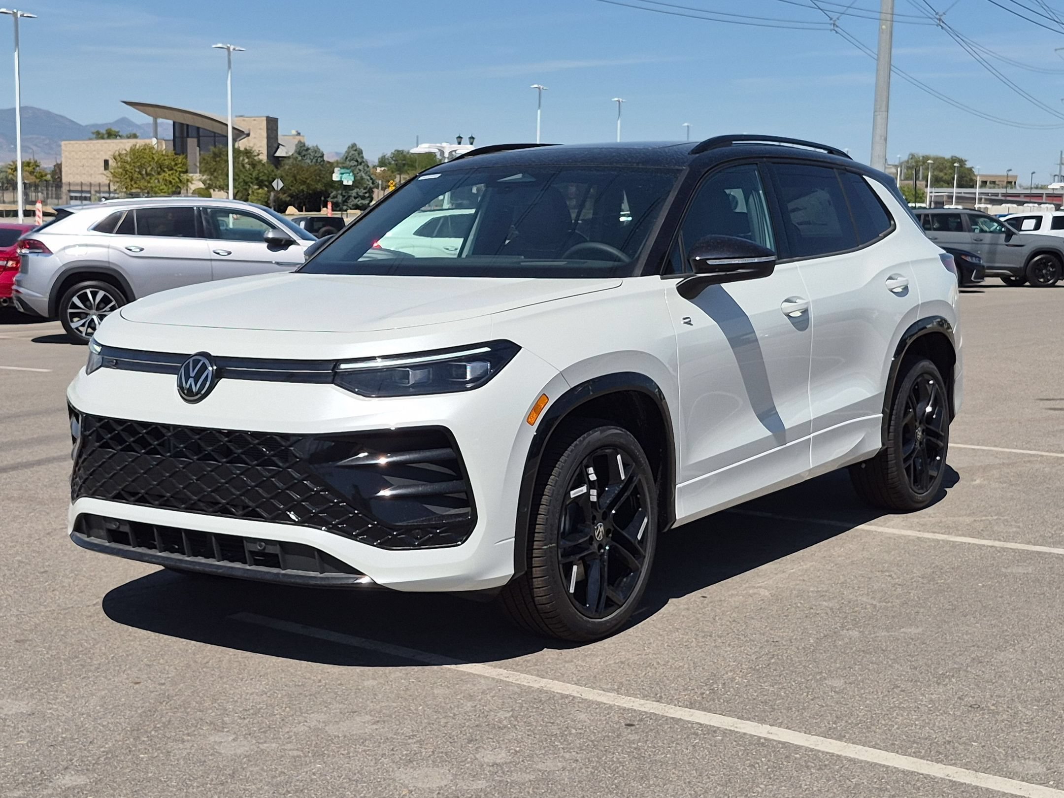 New 2026 Opal White w/Deep Black Roof Volkswagen SE R-Line Black image 8