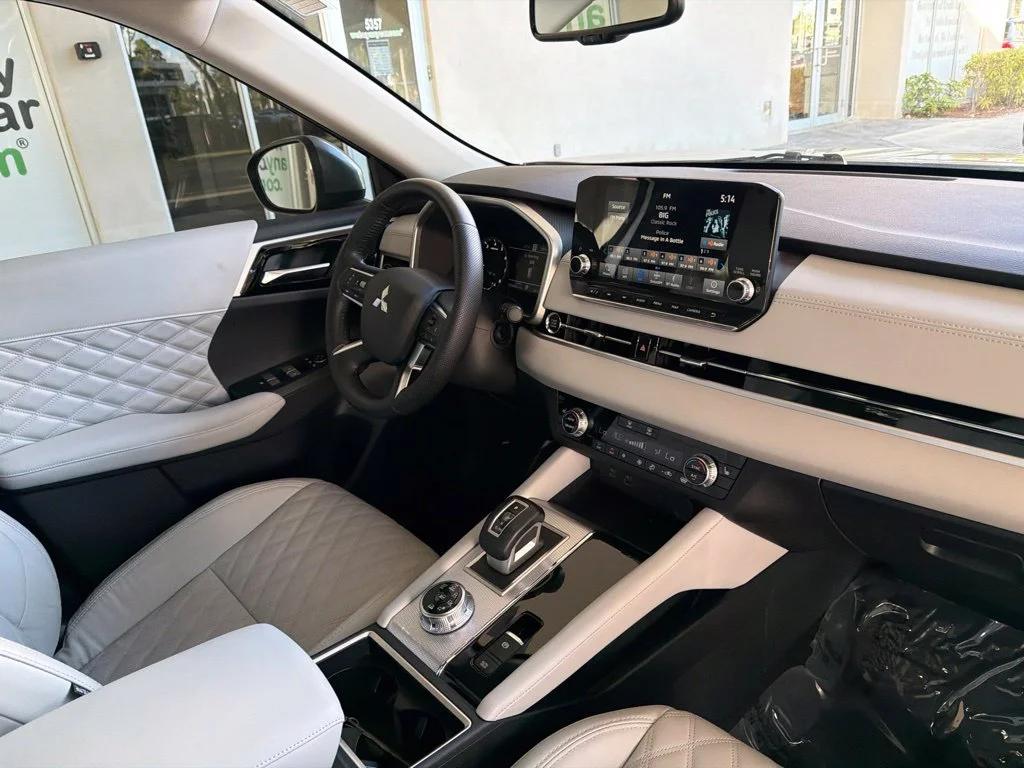 Used 2022 Silver Mitsubishi SEL image 26