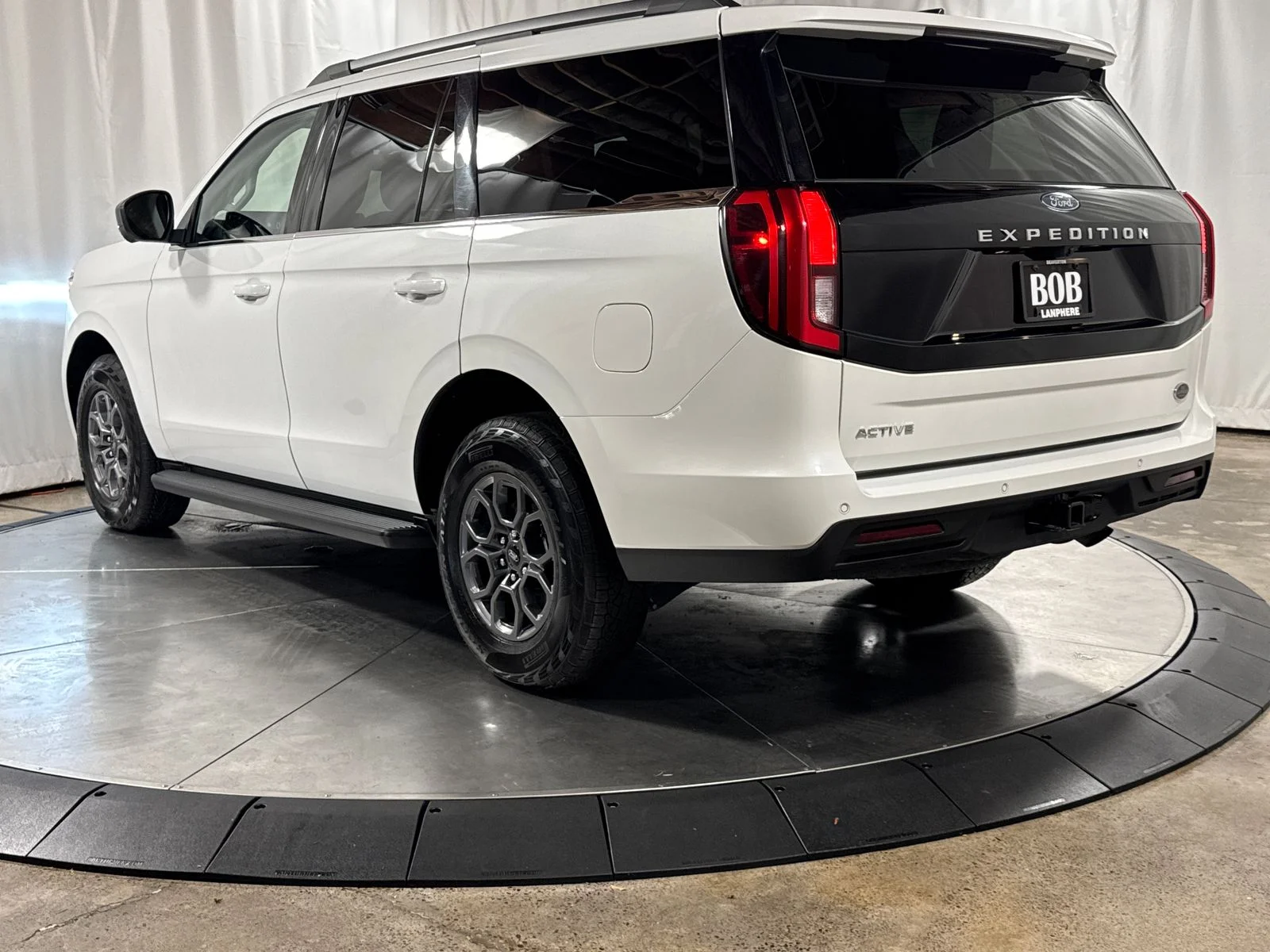 Used 2025 White Metallic Ford Active image 9