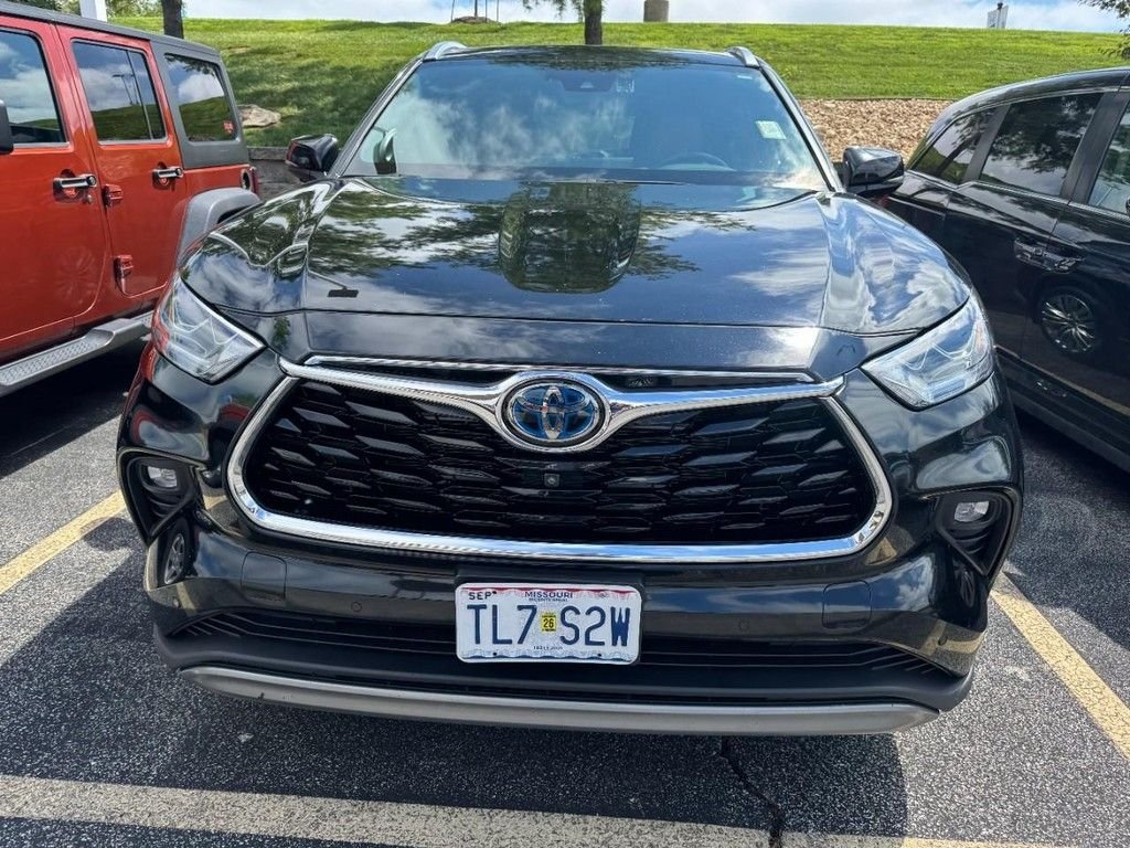 Used 2024 Black Toyota Platinum image 2