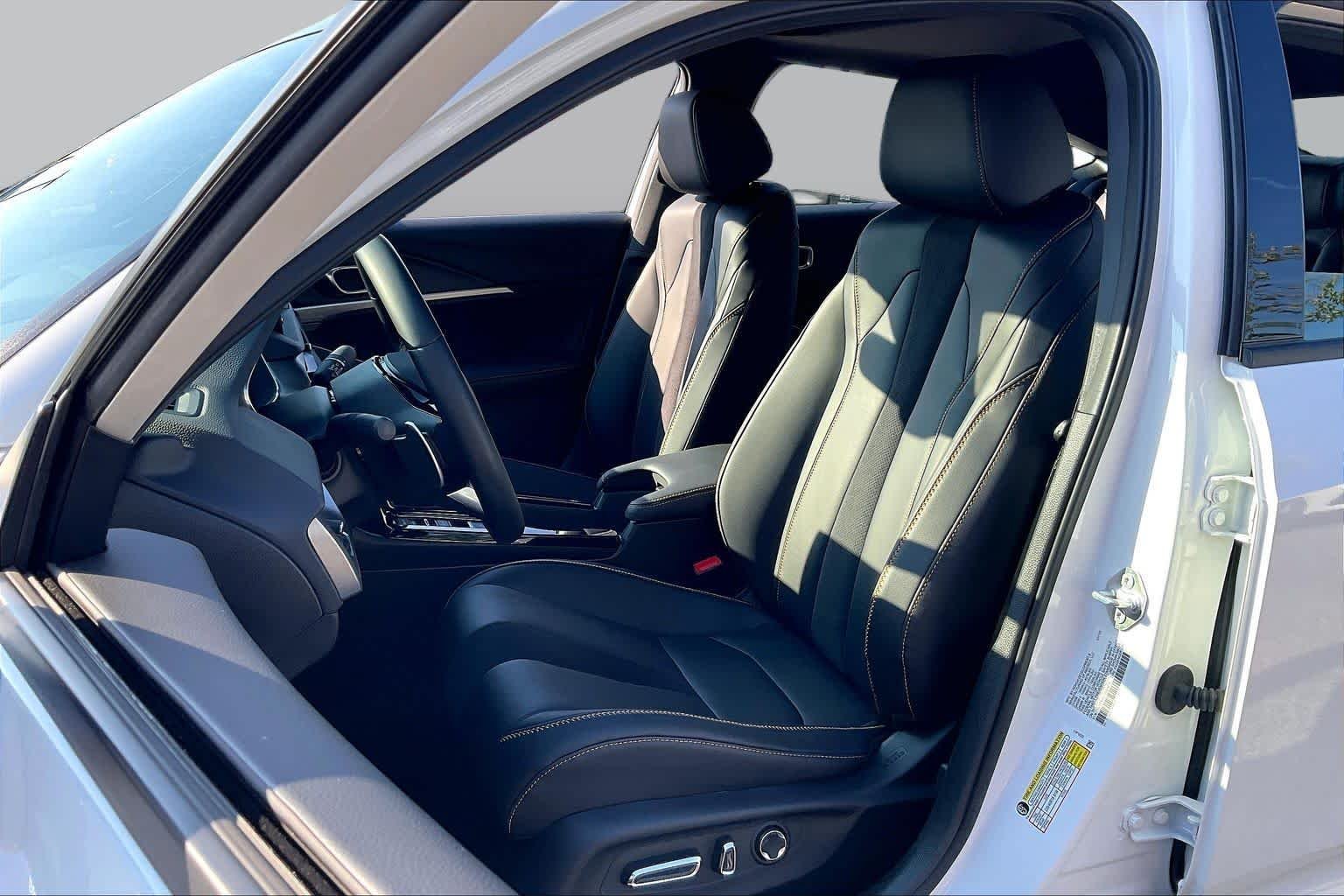 Certified Used 2026 Platinum White Pearl Acura FWD A-Spec with Technology image 8