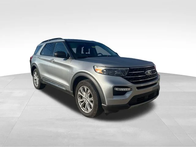Used 2021 Silver Ford XLT image 3