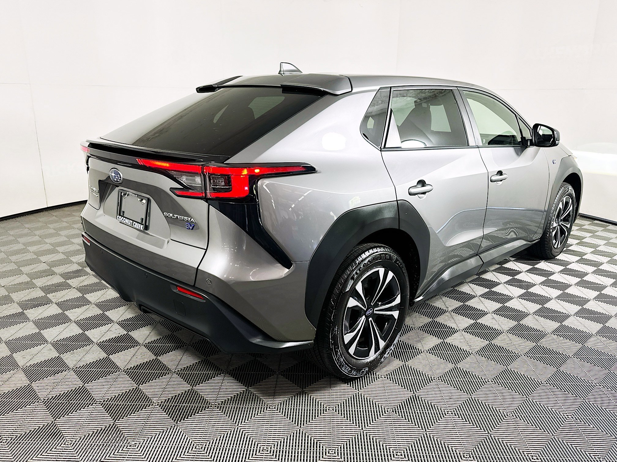 2023 Subaru Solterra thumbnail 5