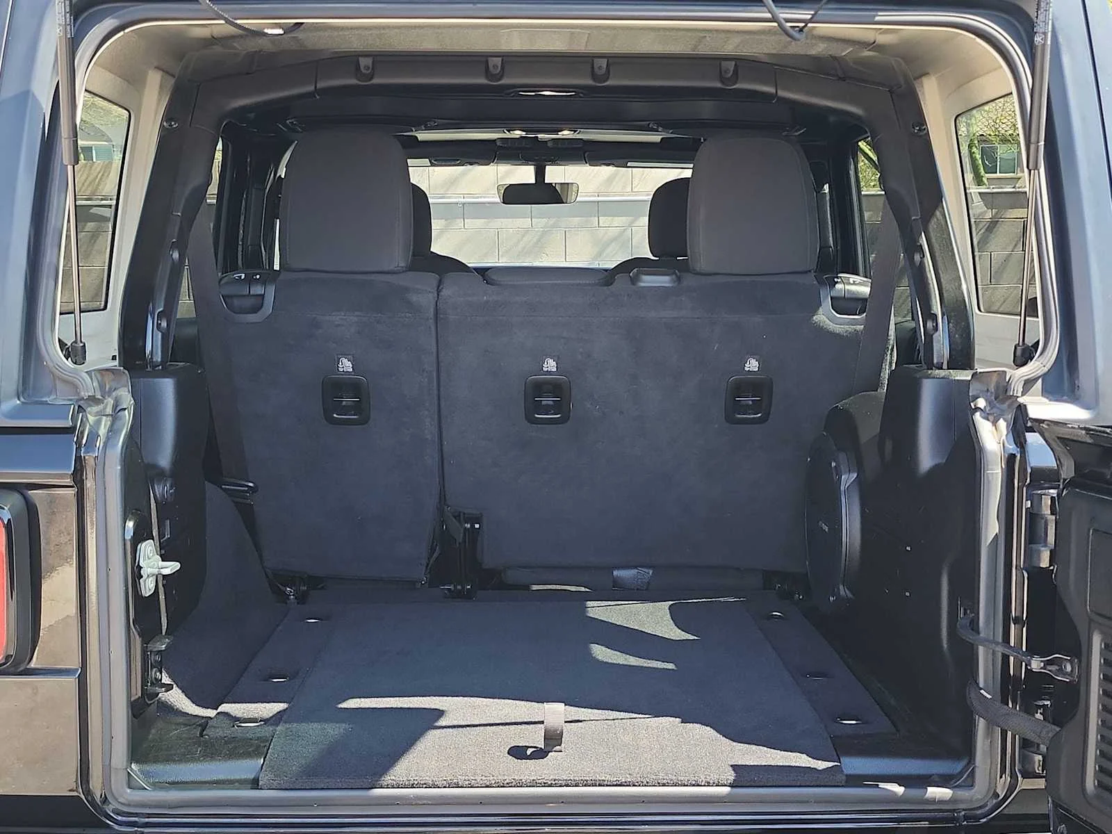 Used 2022 Black Clearcoat Jeep Unlimited Sahara image 23