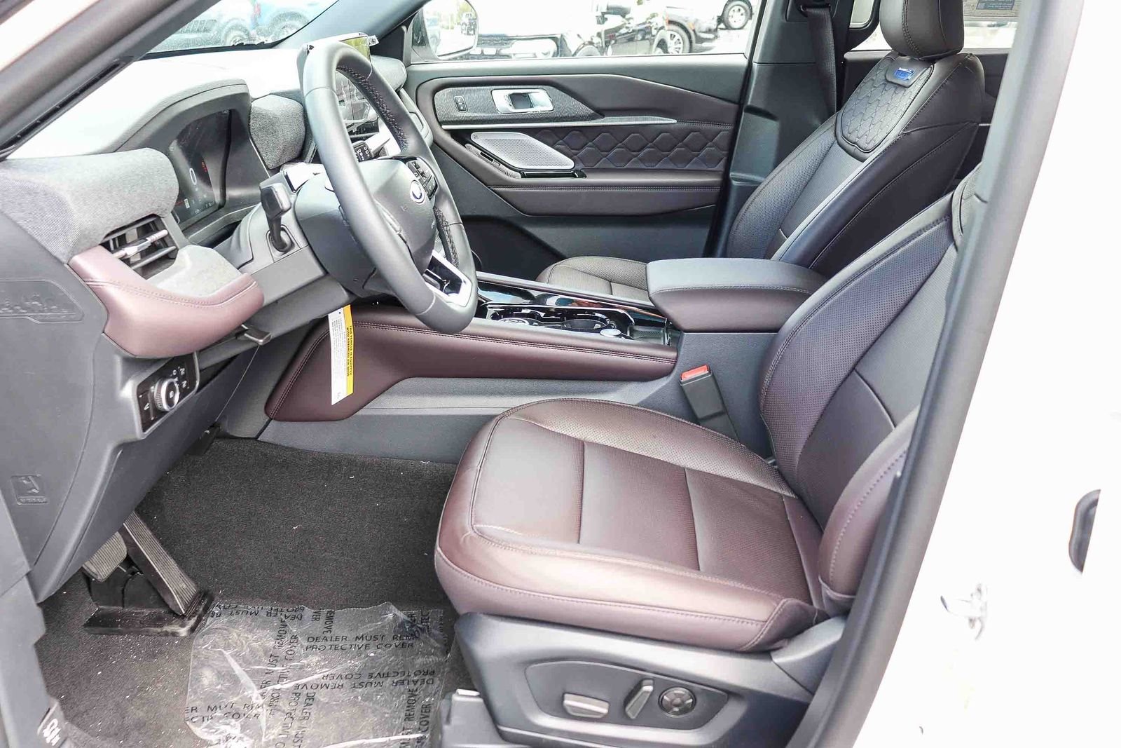 New 2026 Star White Metallic Tri-Coat Ford Platinum™ image 18