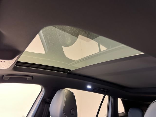 New 2026 White Volkswagen 2.0T SE R-Line Black image 21