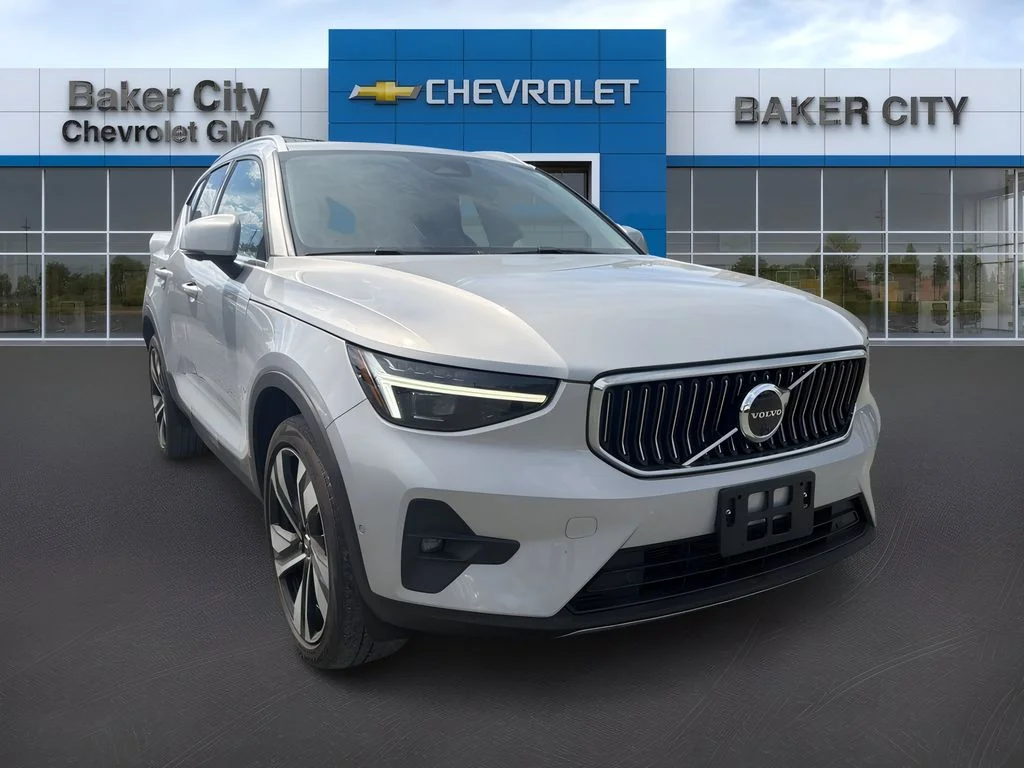 Used 2023 Silver Dawn Metallic Volvo Ultimate Bright Theme image 1