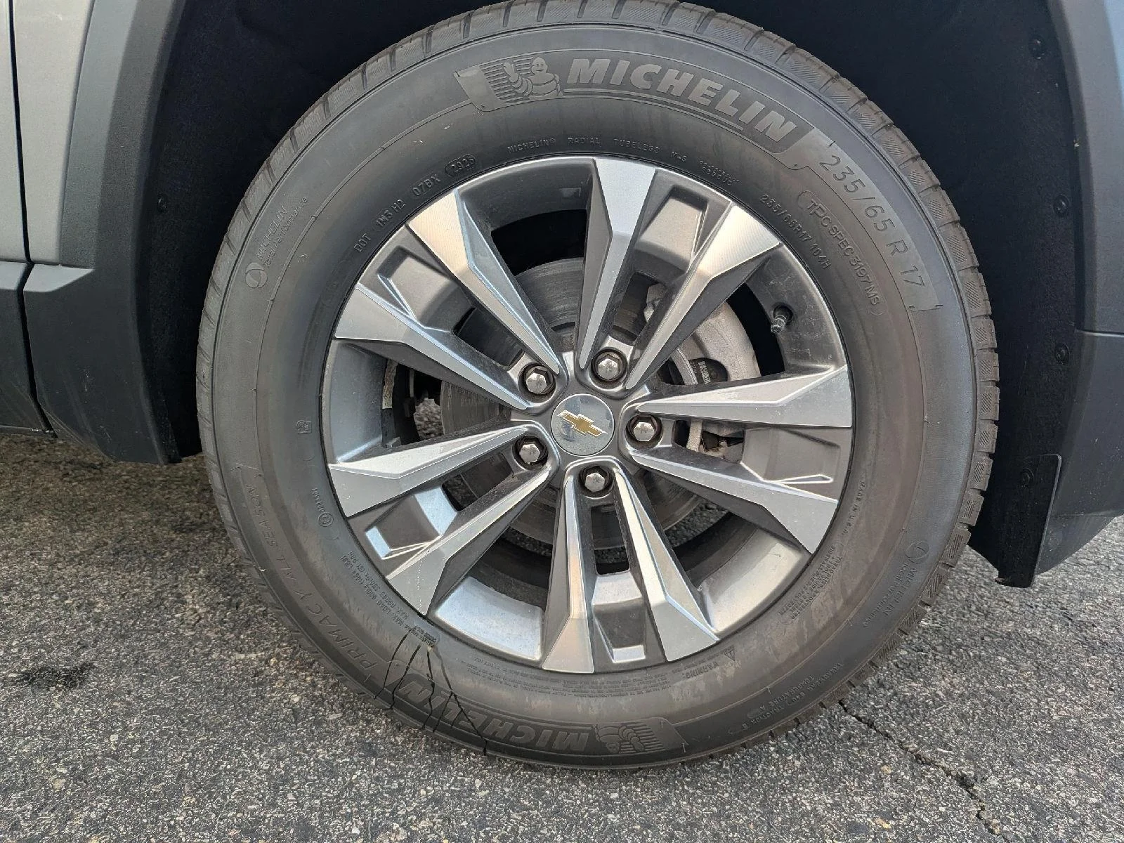 New 2027 Sterling Gray Metallic Chevrolet LT image 33
