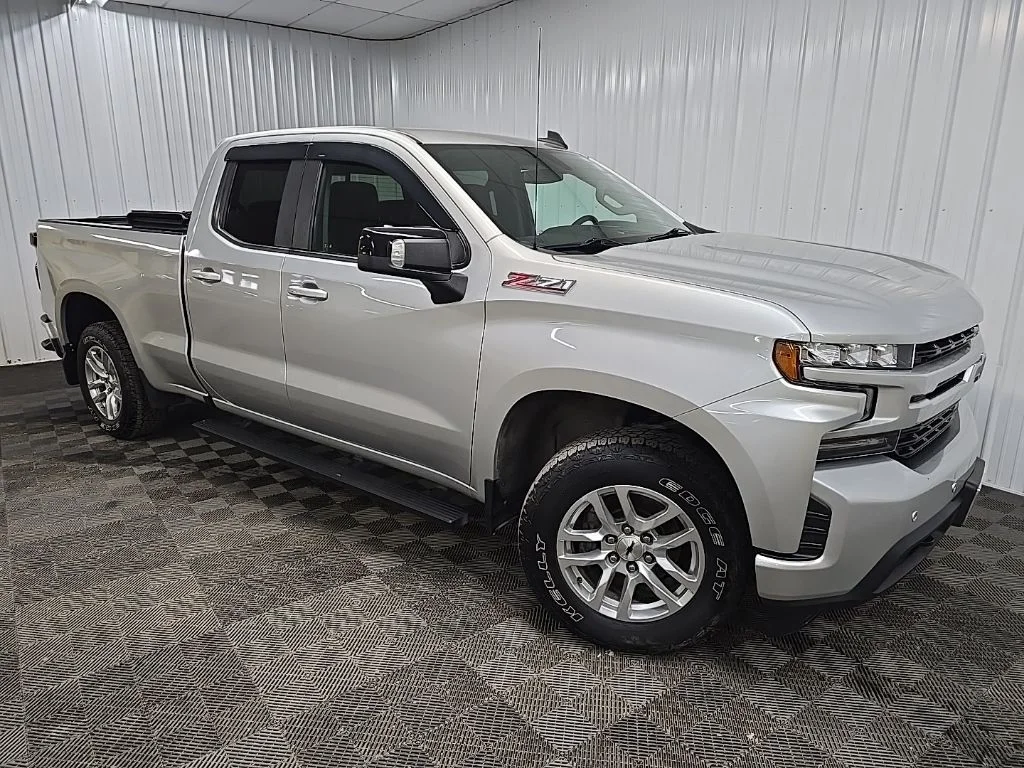 Used 2020 Silver Chevrolet RST image 7