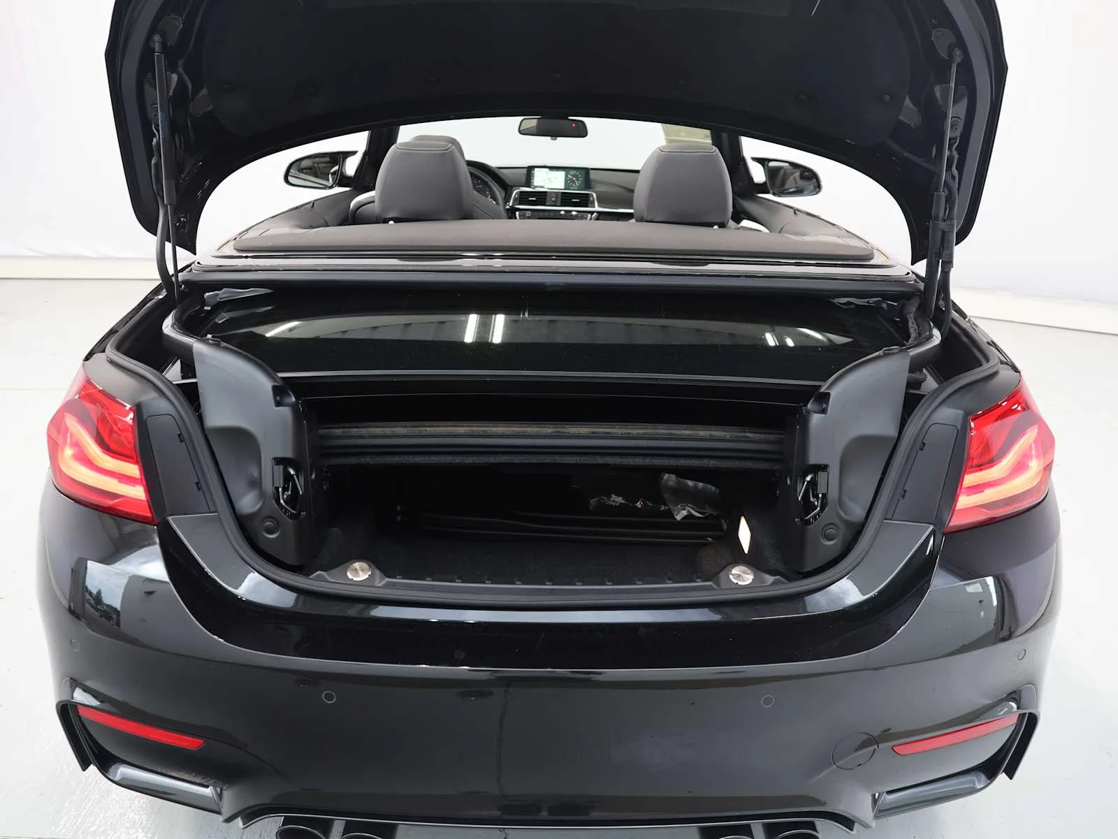 Used 2018 Black Sapphire Metallic BMW  image 28