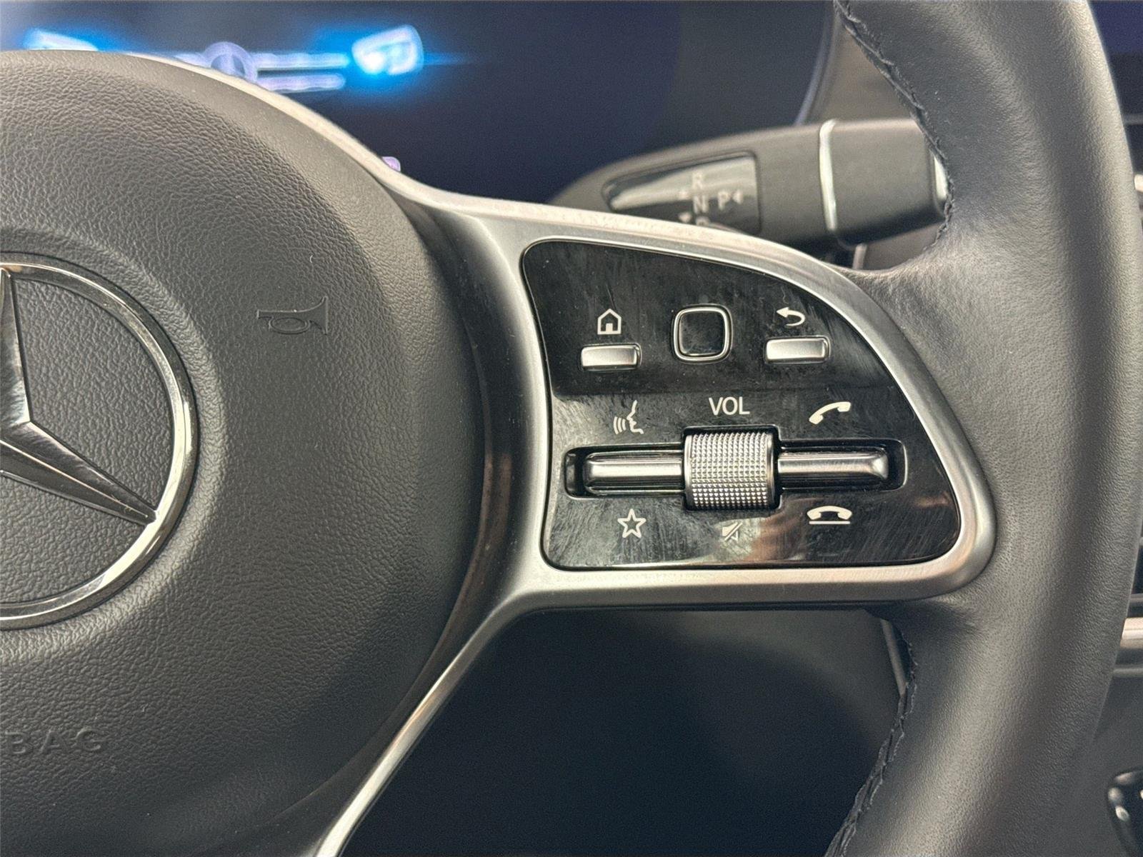 Used 2022 Black Mercedes-Benz GLC 300 image 18