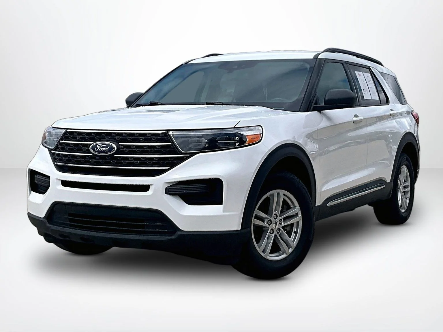 Used 2022 White Ford XLT image 2