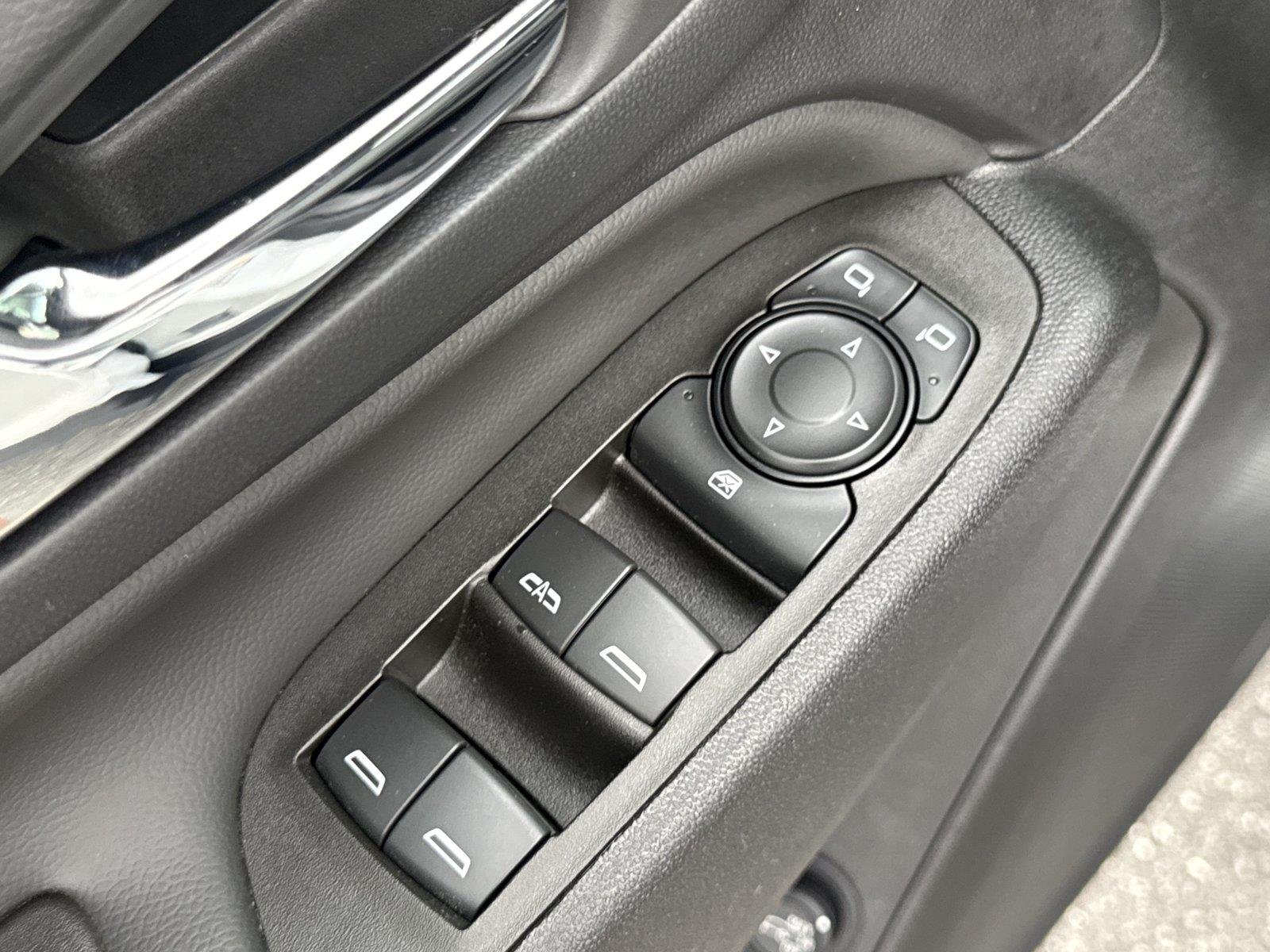 Used 2023 SUMMIT WHITE Chevrolet LT image 18