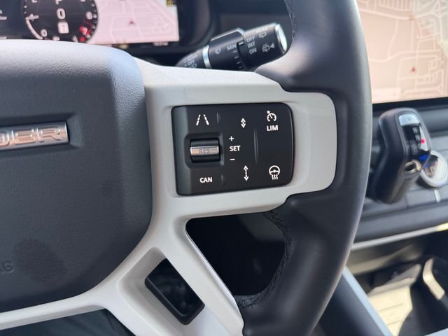 Used 2025 Black Land Rover X-Dynamic SE image 22