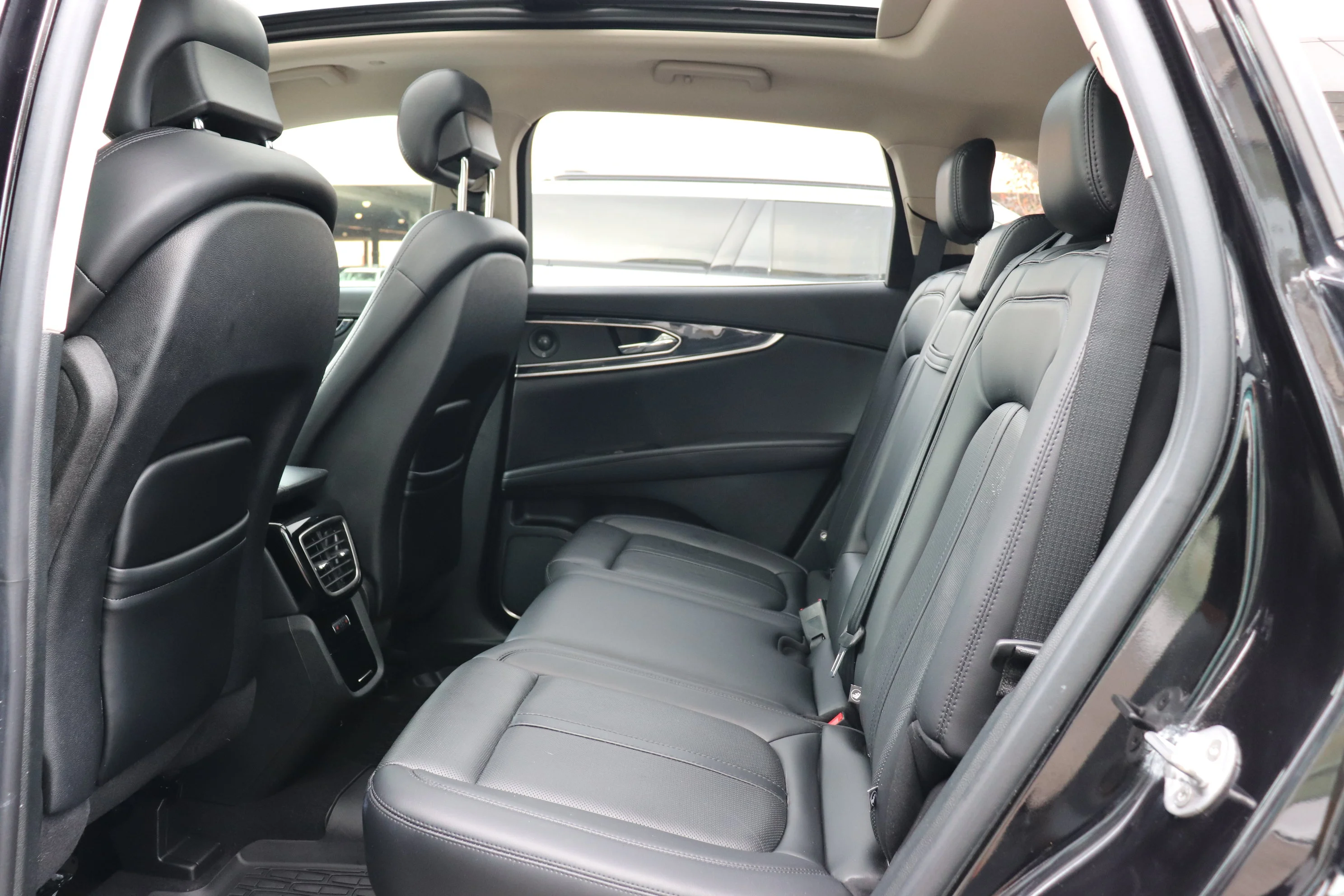 Used 2023 Black Lincoln Reserve image 21