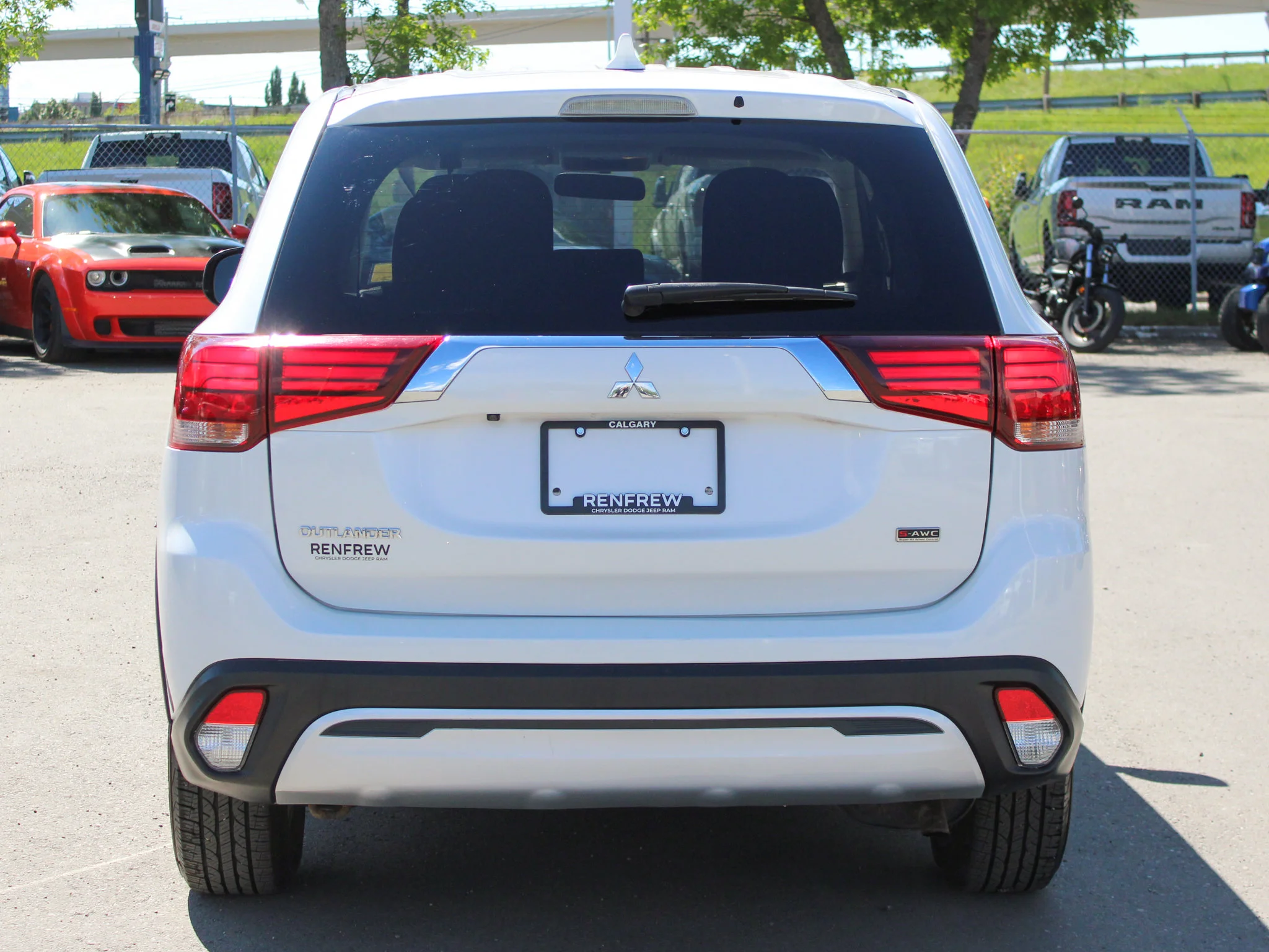 Used 2020  Mitsubishi ES * No Accidents | 7-Seater | Backup Camera | Heated Seats | AWD image 14