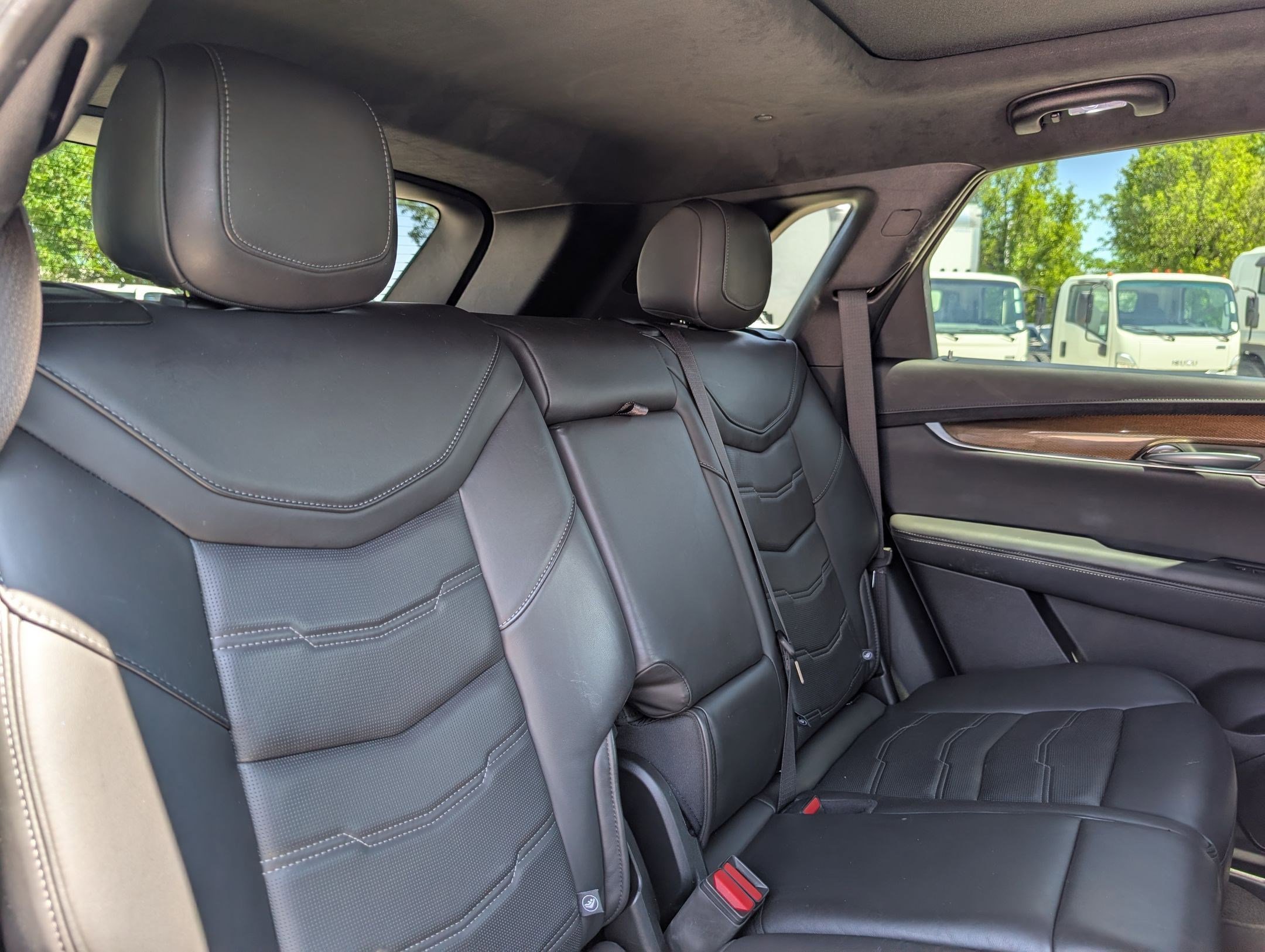 Used 2023 Argent Silver Metallic Cadillac Sport image 28