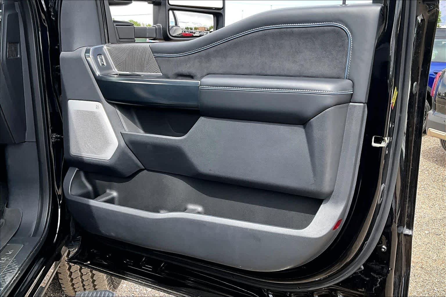 Used 2025 Agate Black Metallic Ford Platinum image 19