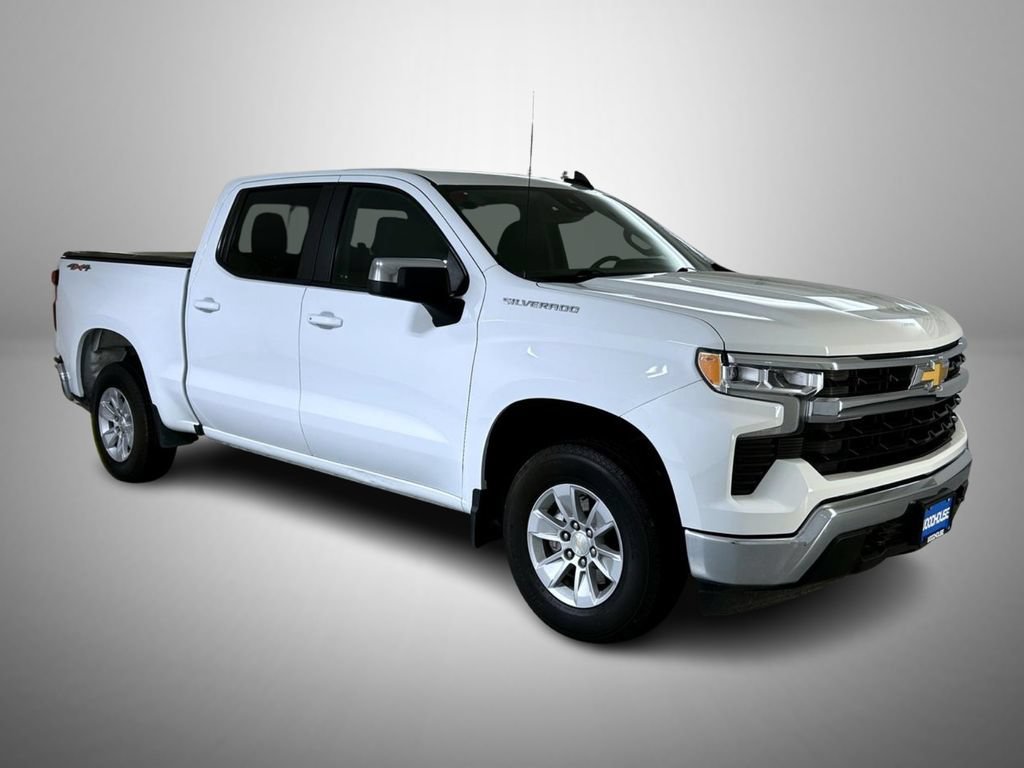 Used 2023 SUMMIT WHITE Chevrolet LT image 3