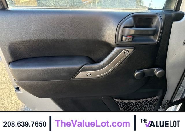Used 2015 Silver Jeep Unlimited Sport image 17