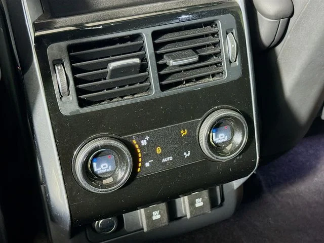 Used 2021 Black Land Rover HSE Silver Edition image 27