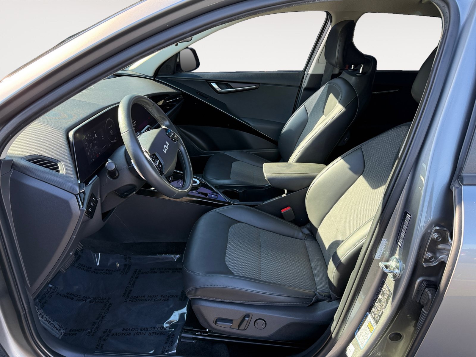 Used 2024 Steel Gray Kia Wind image 10
