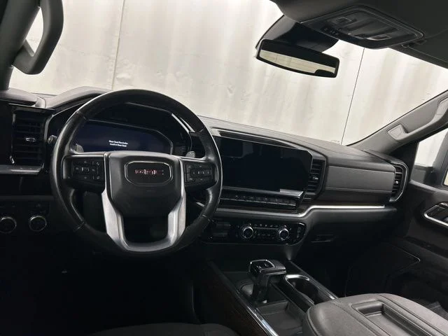 Used 2022 Silver GMC Elevation image 23