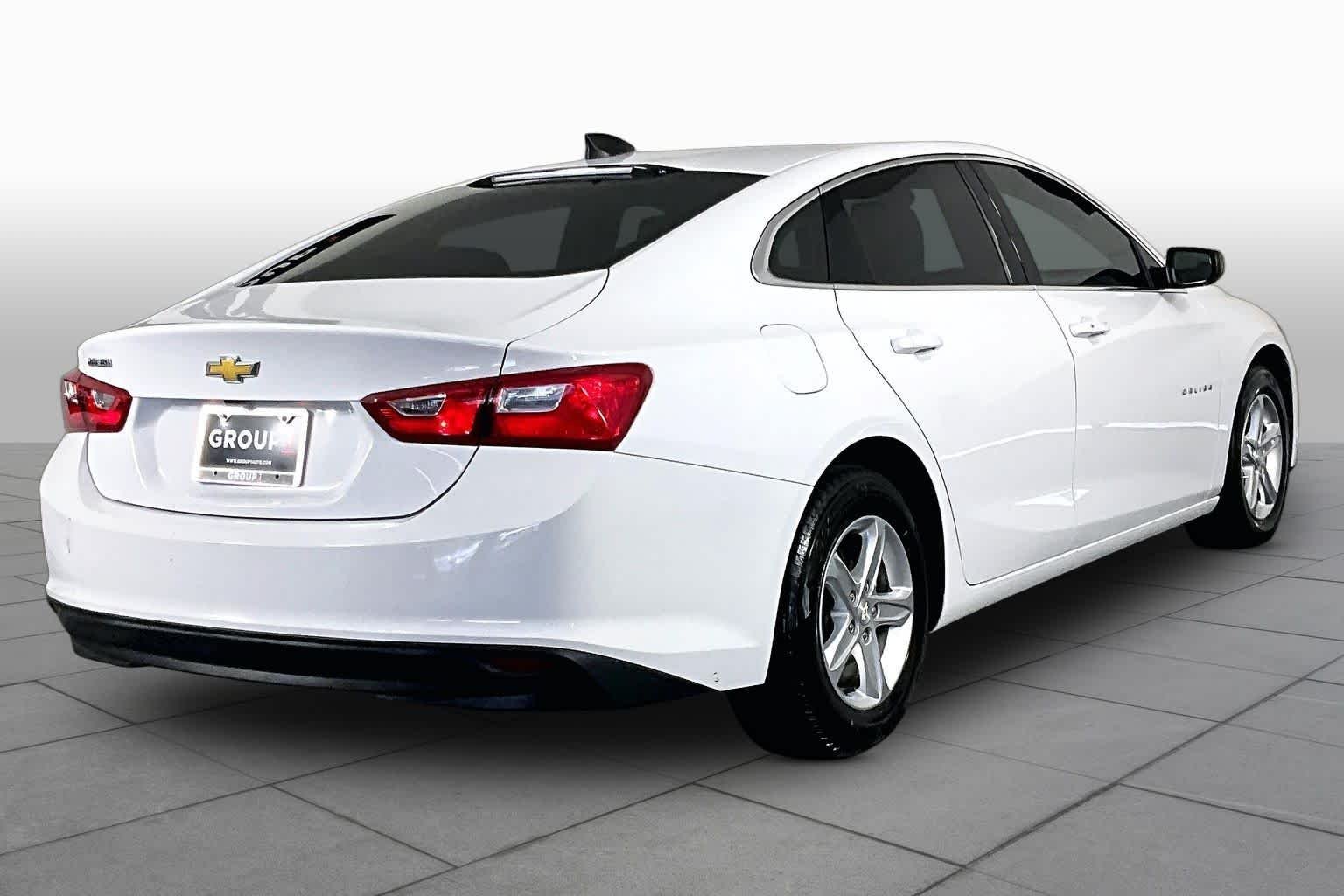 Used 2022 Summit White Chevrolet LS image 12