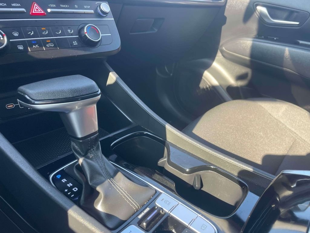 Used 2025 Black Hyundai SE image 30