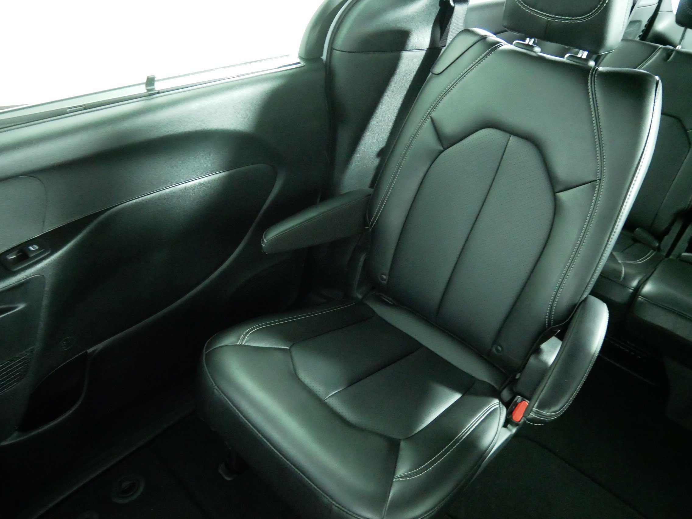 Used 2026 Bright White Clearcoat Chrysler Select image 12