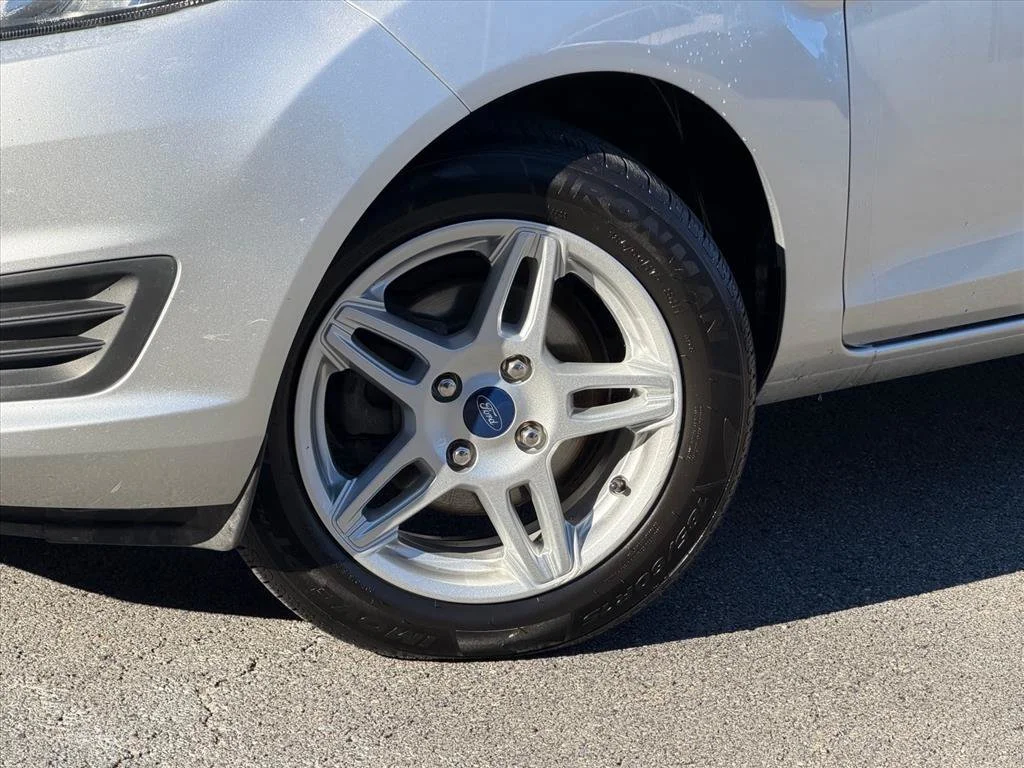 Used 2018 Silver Ford SE image 29