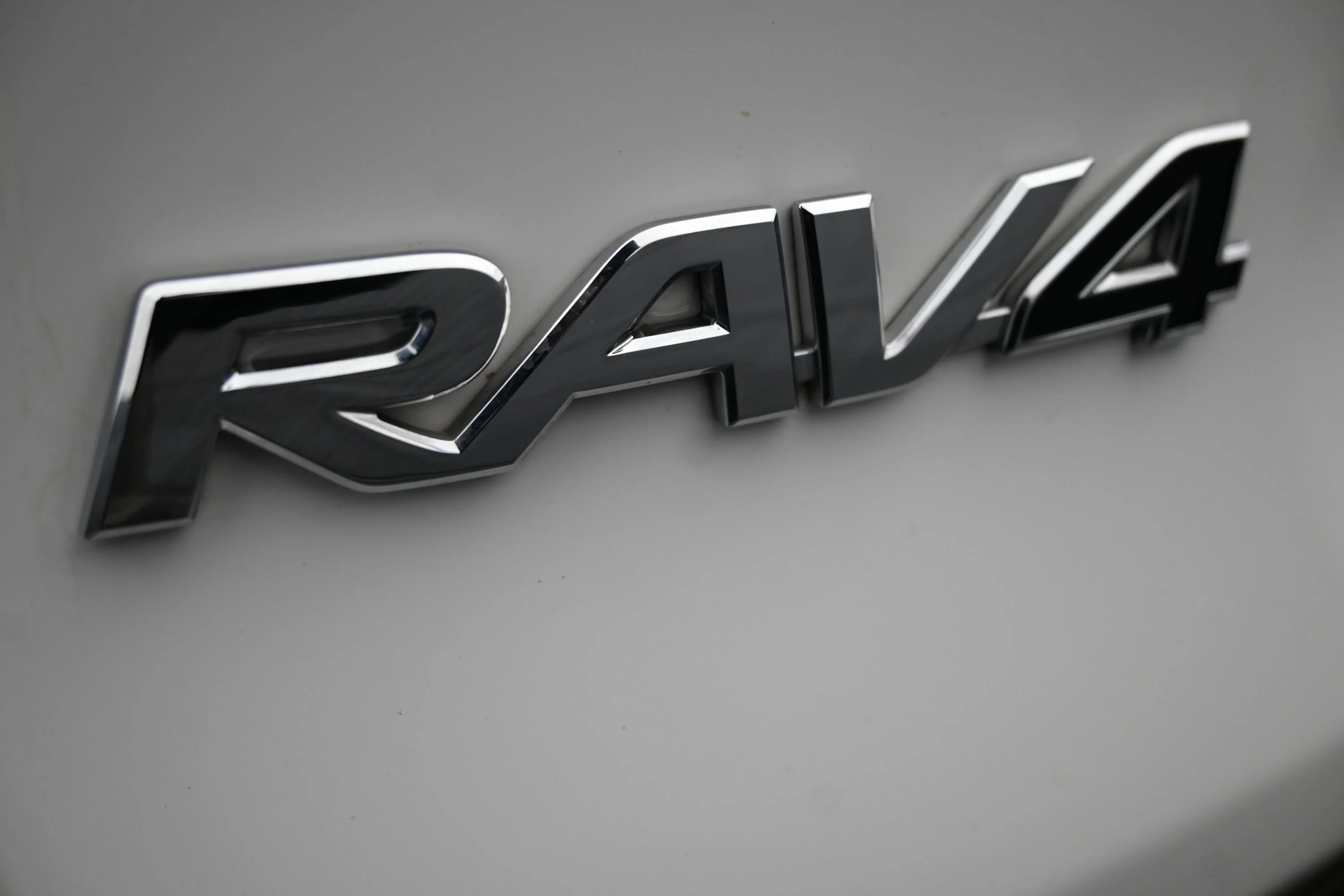 Used 2025 White Toyota XLE image 28