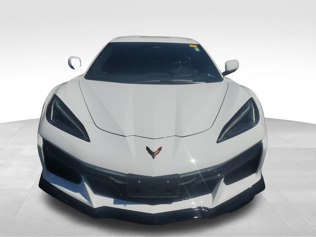 Used 2025 White Chevrolet Z06 image 9