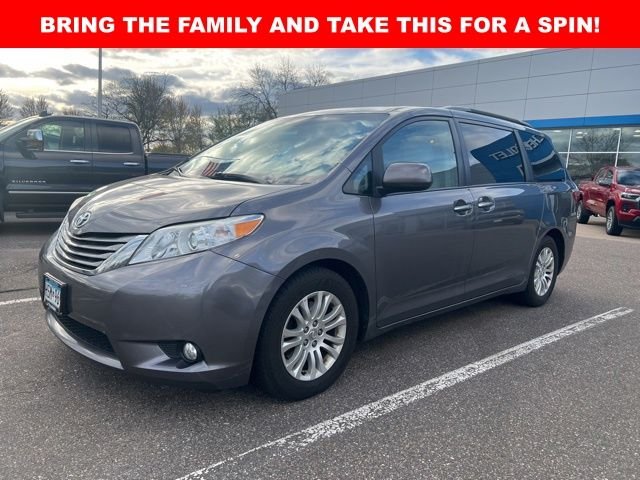 2015 Toyota Sienna XLE V6 8-Passenger's photo