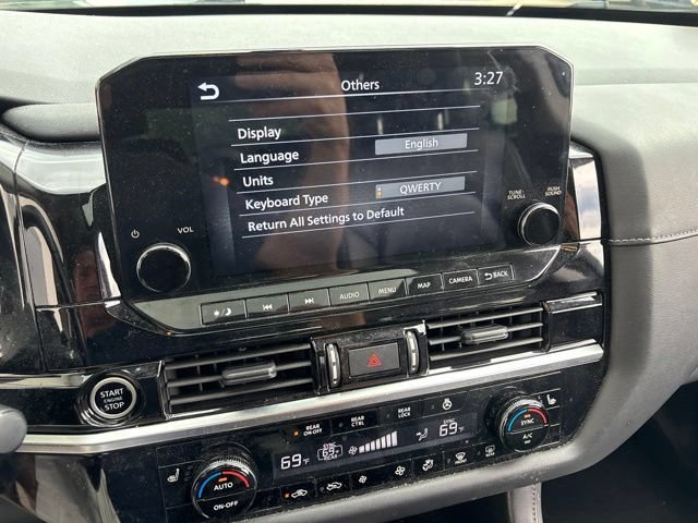 Certified Used 2023 Obsidian Green Pearl/Super Black Nissan SL image 19