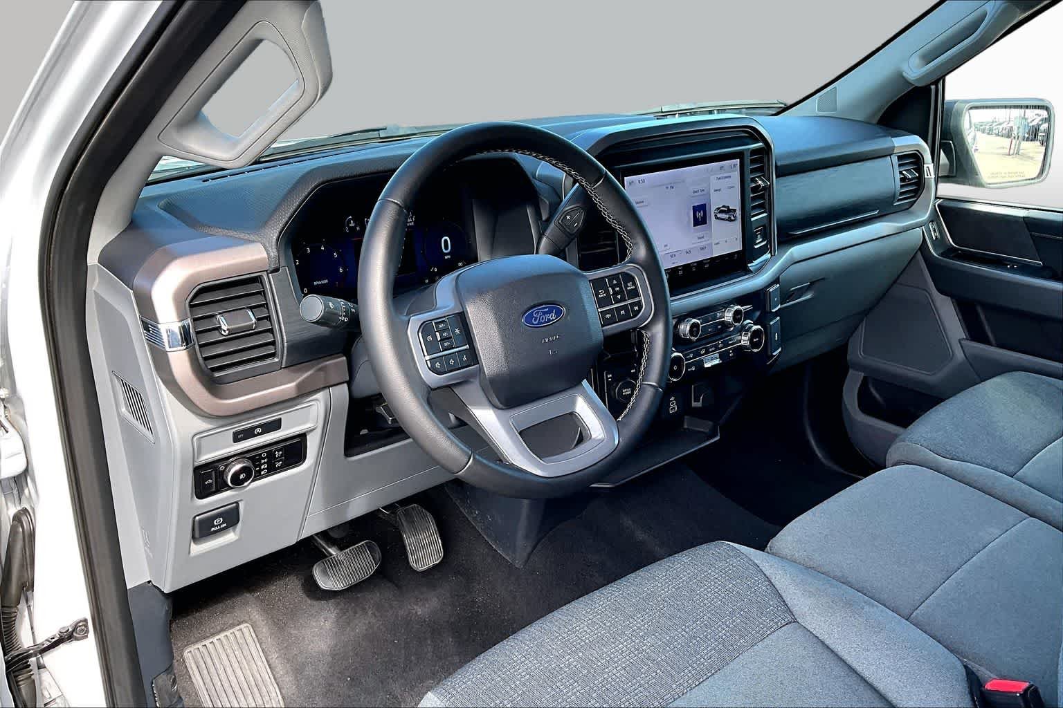 Used 2025 Space White Ford XLT image 18