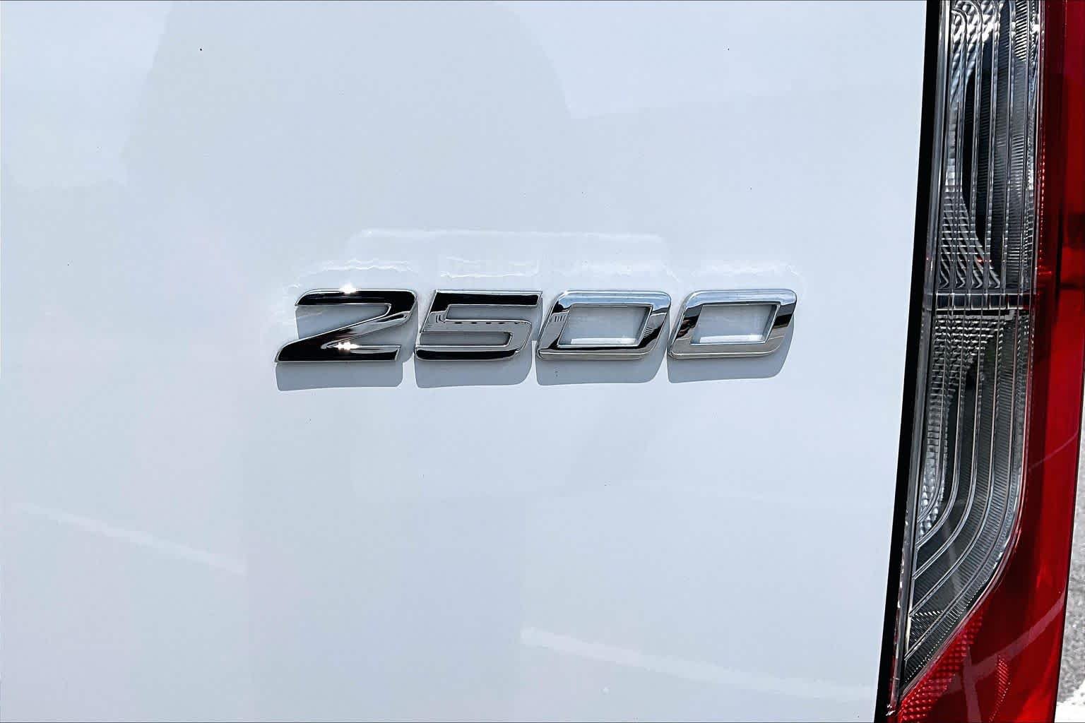Used 2025 Arctic White Mercedes-Benz  image 33