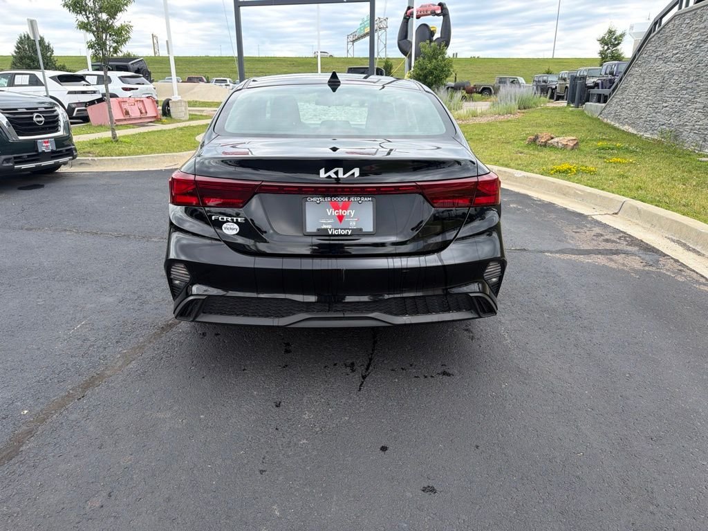 Used 2024 Black Kia LXS image 6
